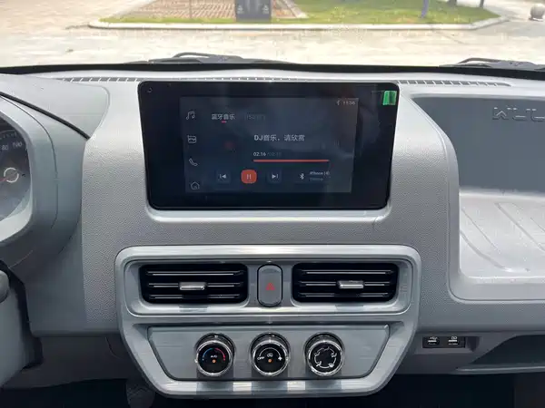 Wuling Yangguang 2025