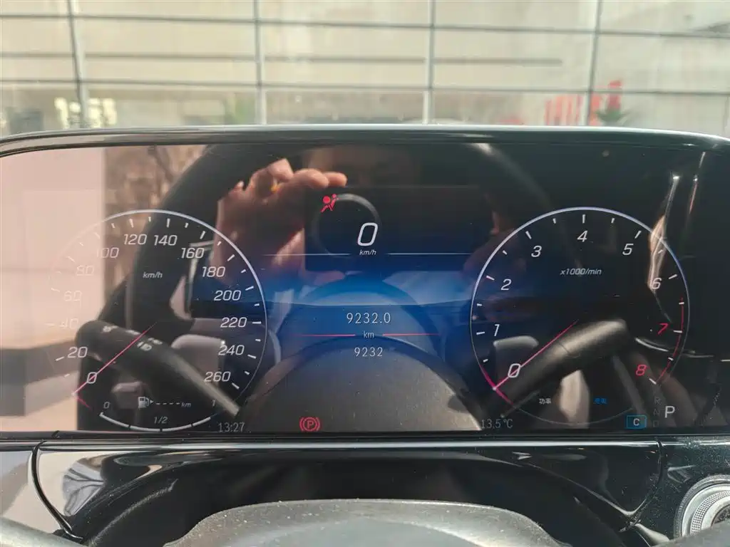 Mercedes-Benz E-Class 2025 — фото 5