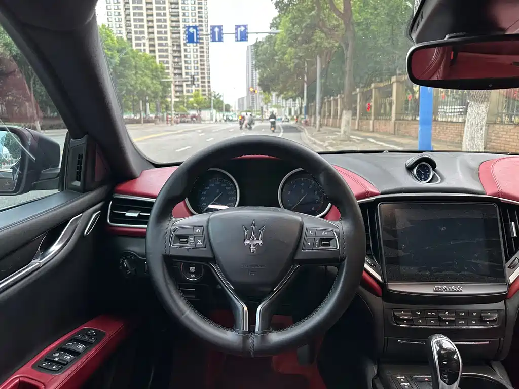 Maserati Ghibli 2017 — фото 15