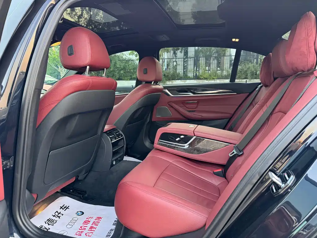 BMW 5 Series 2018 — фото 14