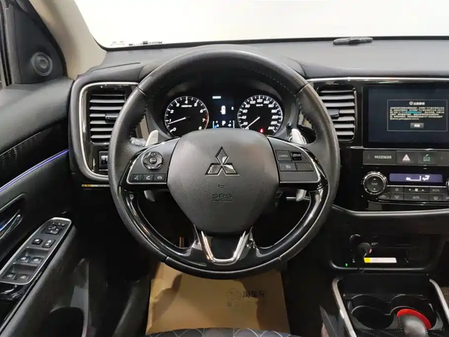 Mitsubishi Outlander 2021 — фото 15