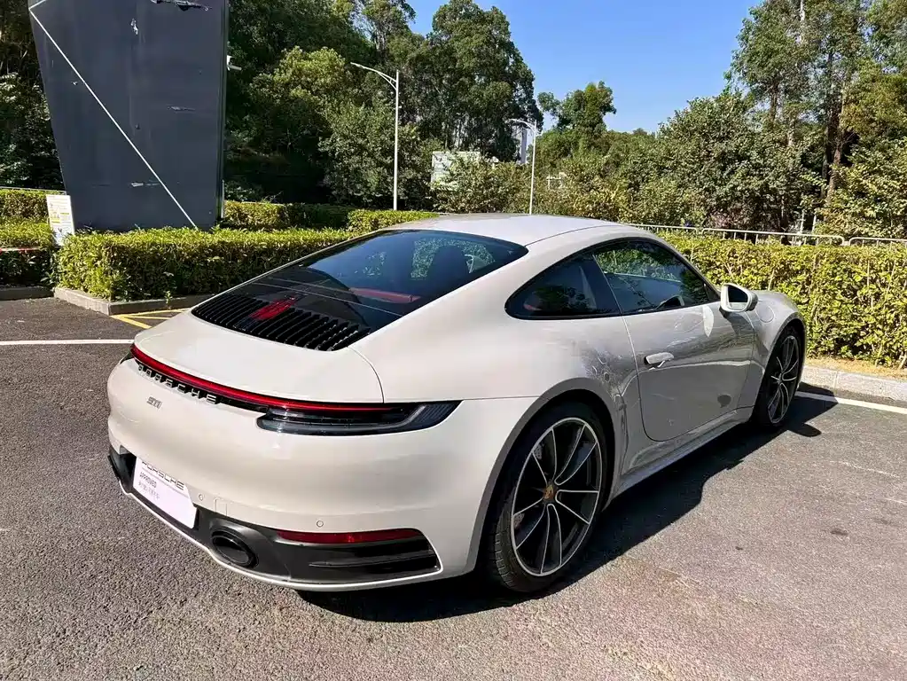 Porsche 911 2025 — фото 10