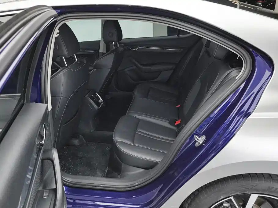 Skoda Octavia 2022 — фото 11