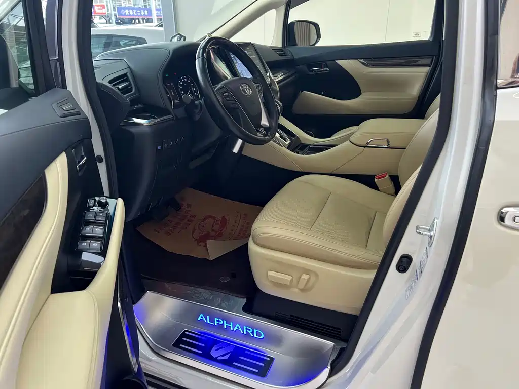 Toyota Alphard 2020 — фото 14