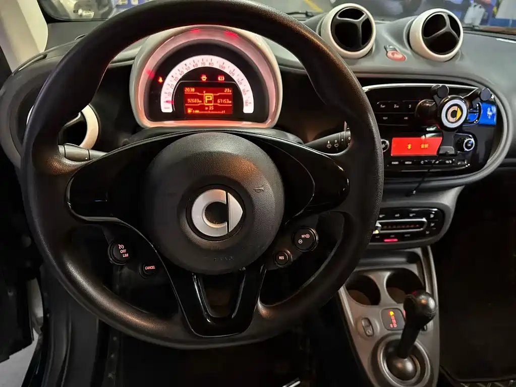 smart Fortwo 2017 — фото 11
