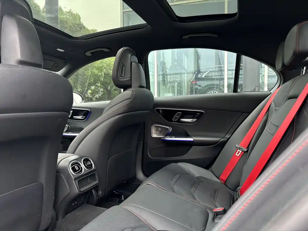 Mercedes-Benz C-Class AMG 2025 — фото 7