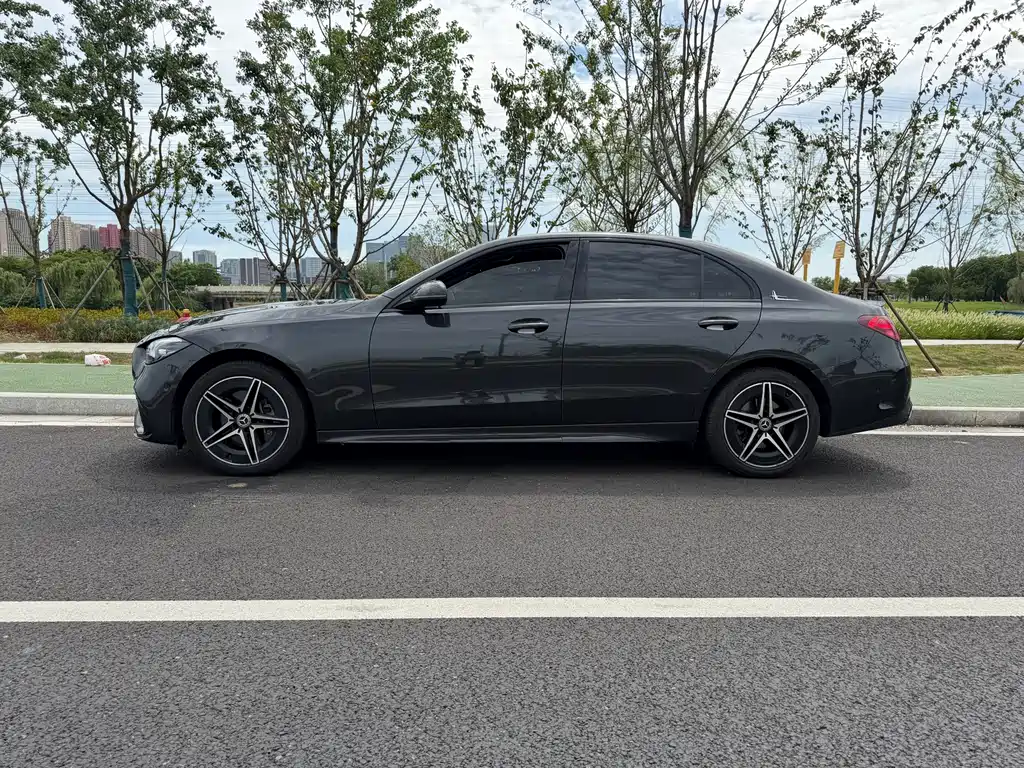 Mercedes-Benz C-Class 2024