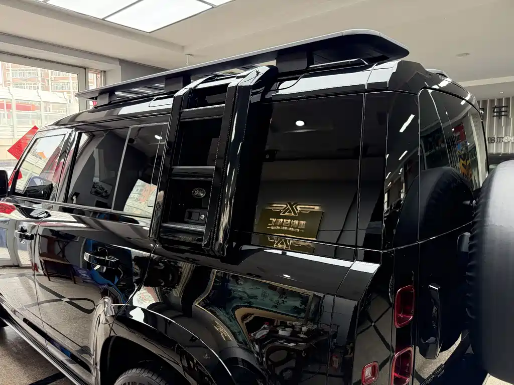Land Rover Defender 2023 — фото 22