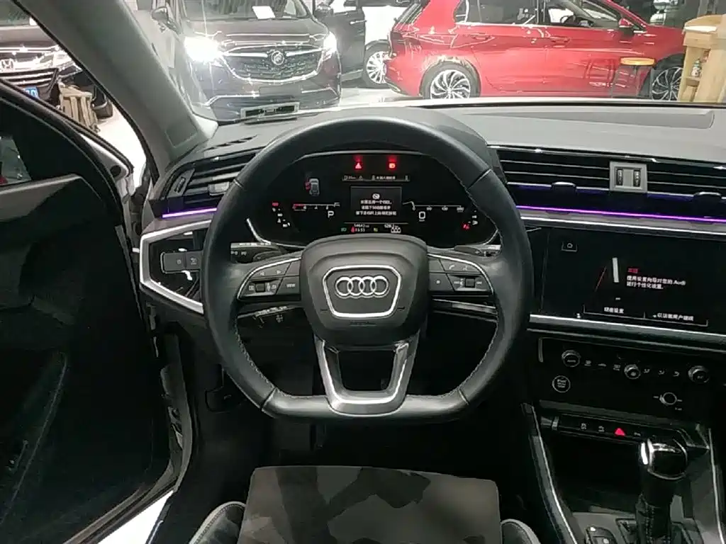 Audi Q3 2023 — фото 11