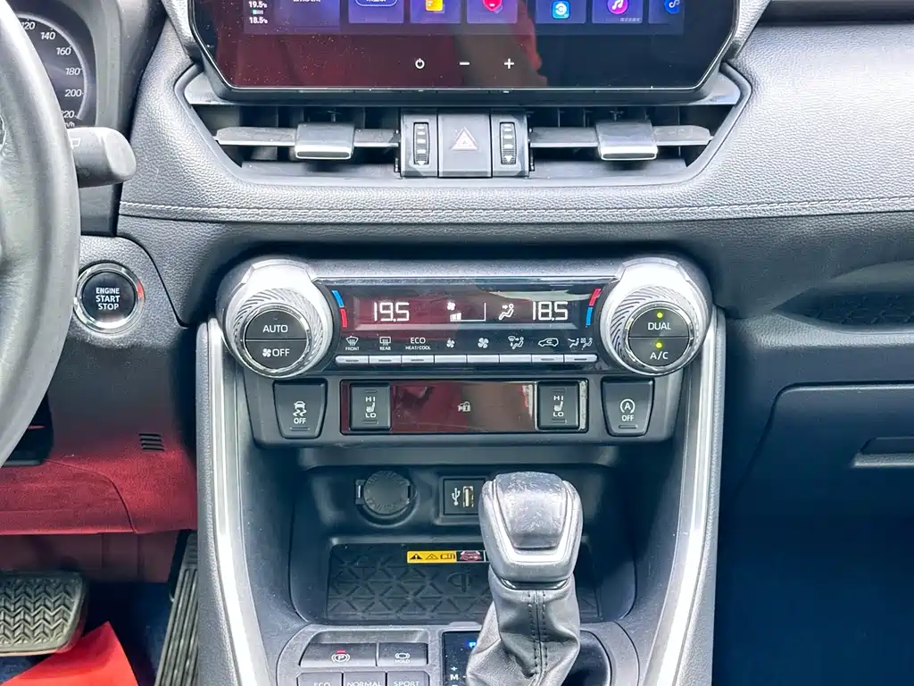 Toyota RAV4 2023 — фото 12