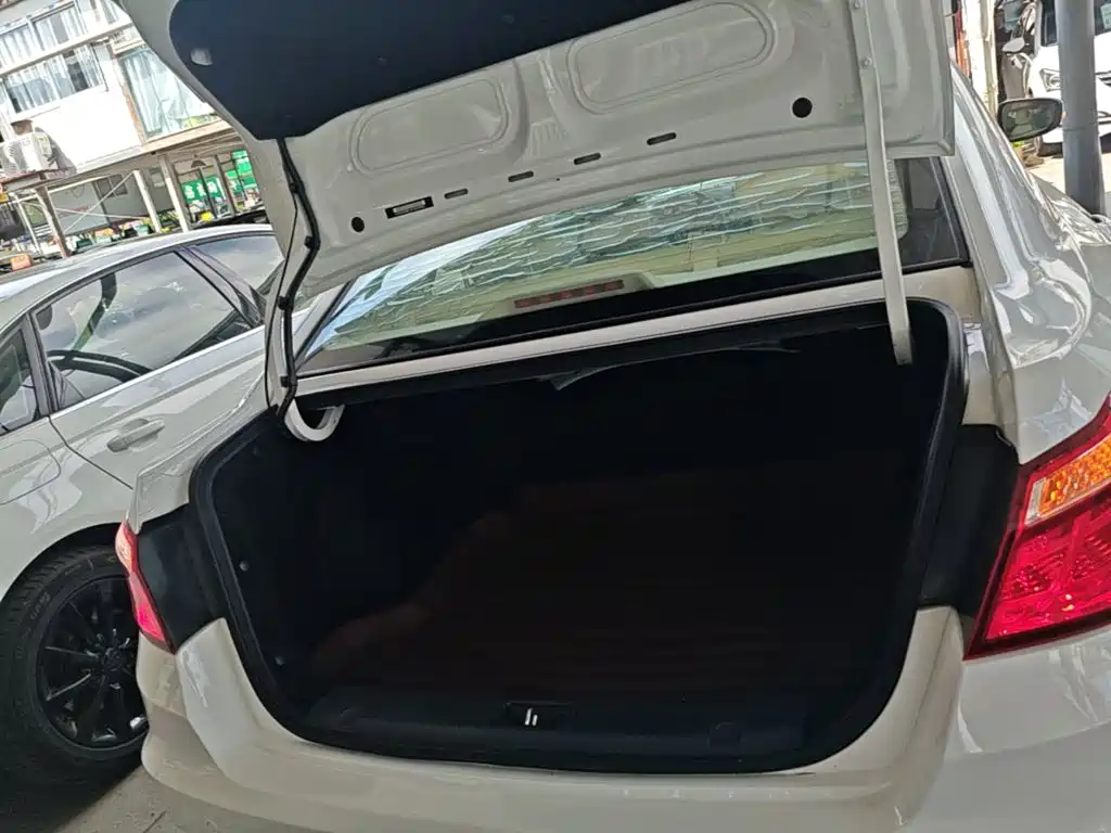 Changan Eado 2017 — фото 19