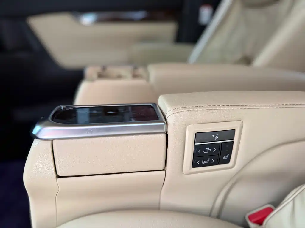 Toyota Alphard 2021 — фото 13
