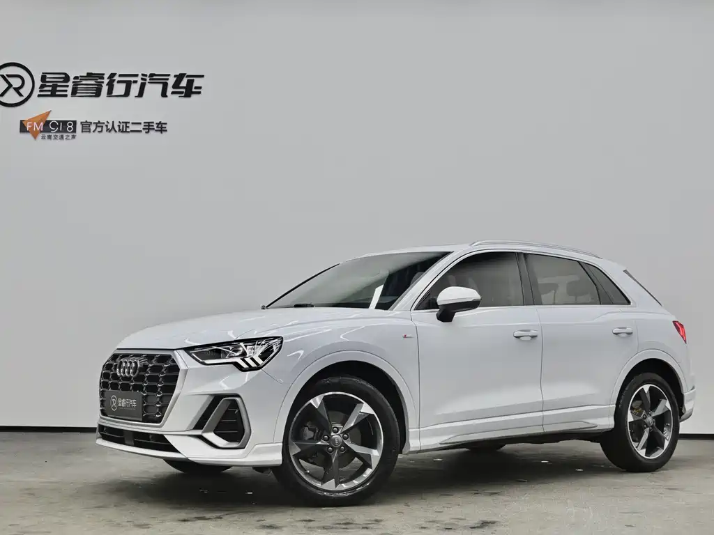 Audi Q3 2019 — фото 1