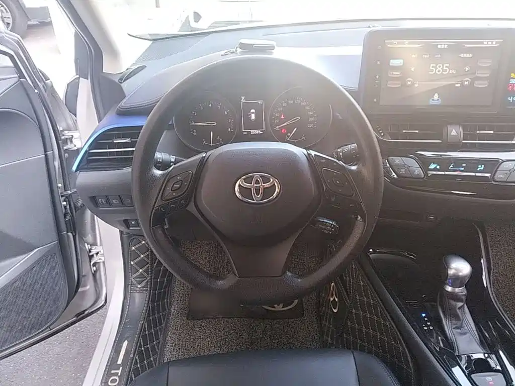Toyota C-HR 2021 — фото 11