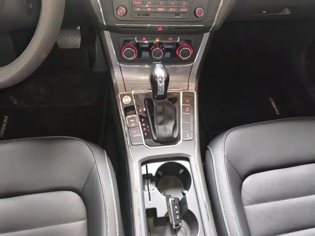 Volkswagen Passat 2017 — фото 14