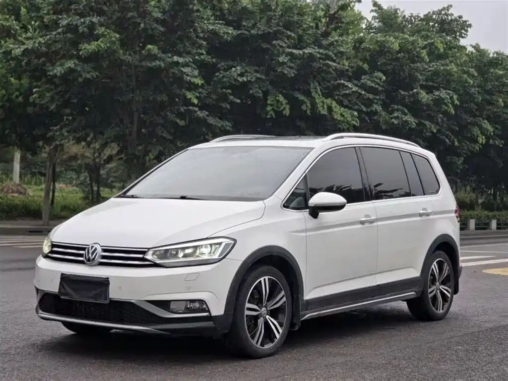 Volkswagen Touran 2019 — фото 1
