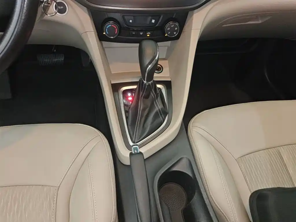 Buick Excelle 2016 — фото 14