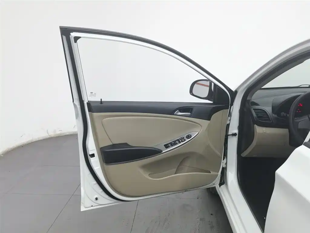 Hyundai Verna 2016 — фото 8