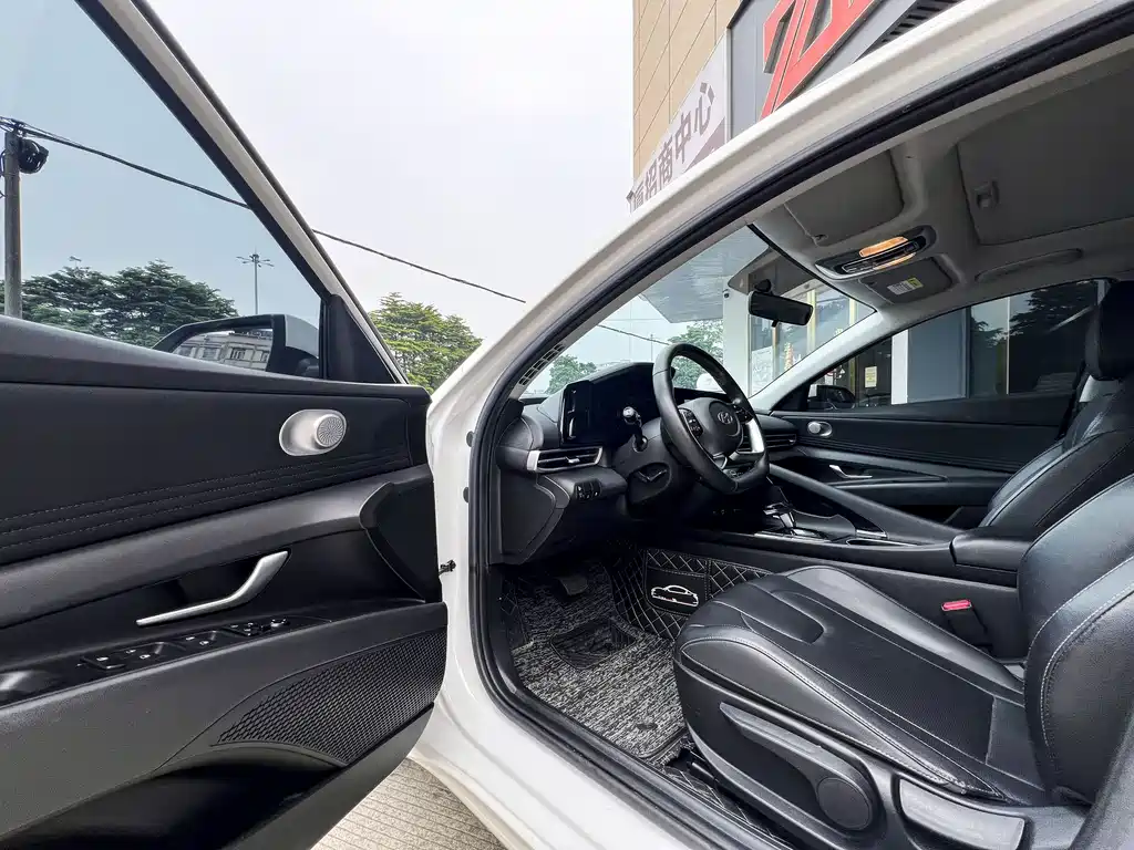 Hyundai Elantra 2022