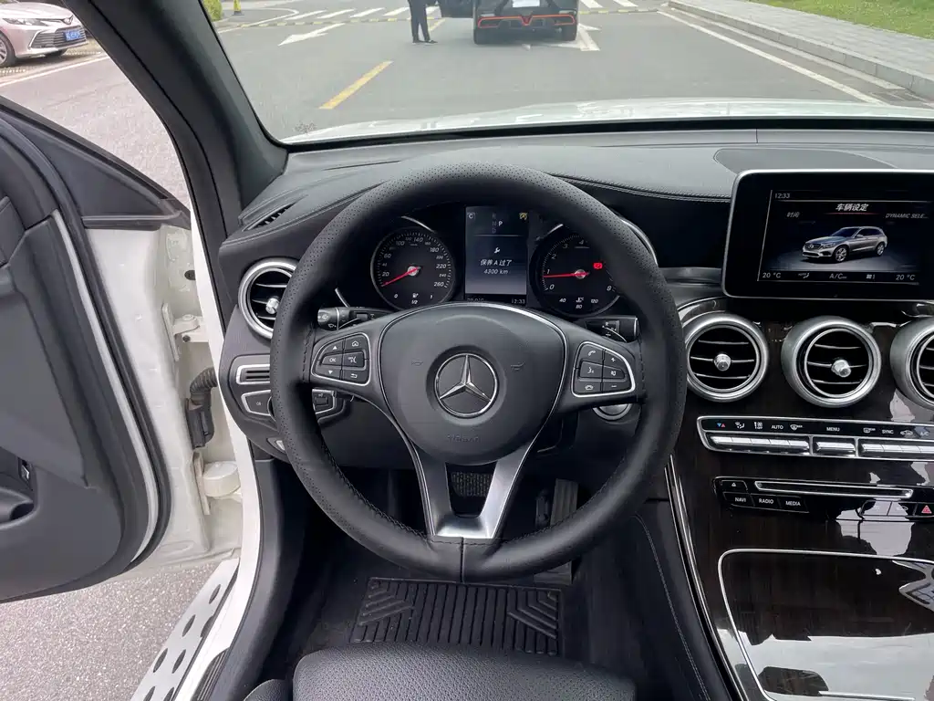 Mercedes-Benz GLC 2017 — фото 18