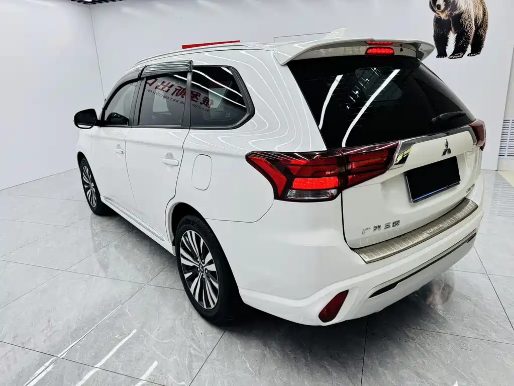 Mitsubishi Outlander 2022 — фото 13