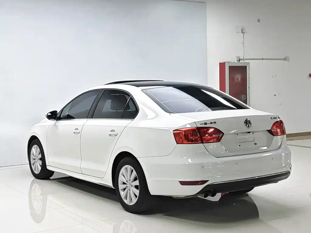 Volkswagen Sagitar 2014