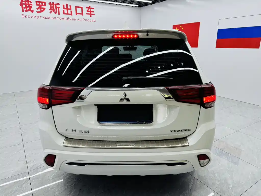 Mitsubishi Outlander 2022 — фото 12