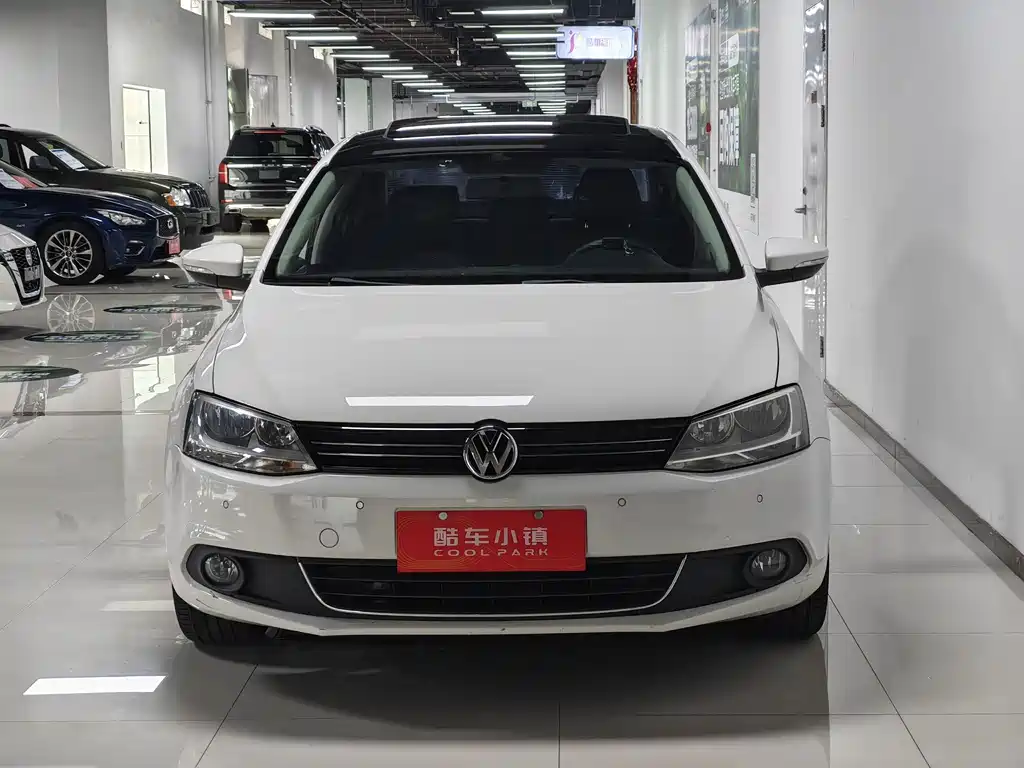 Volkswagen Sagitar 2014