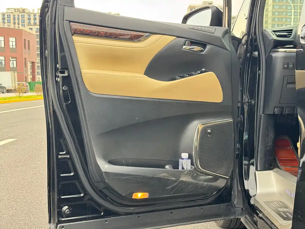 Toyota Alphard 2020 — фото 9