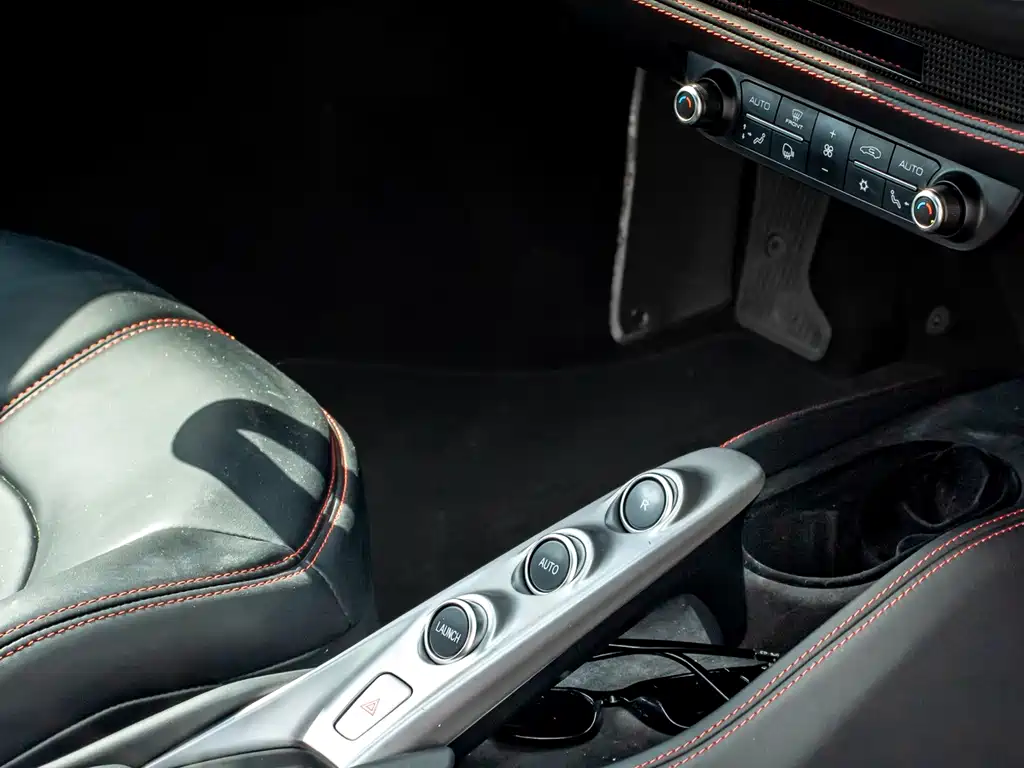 Ferrari F8 2021 — фото 12
