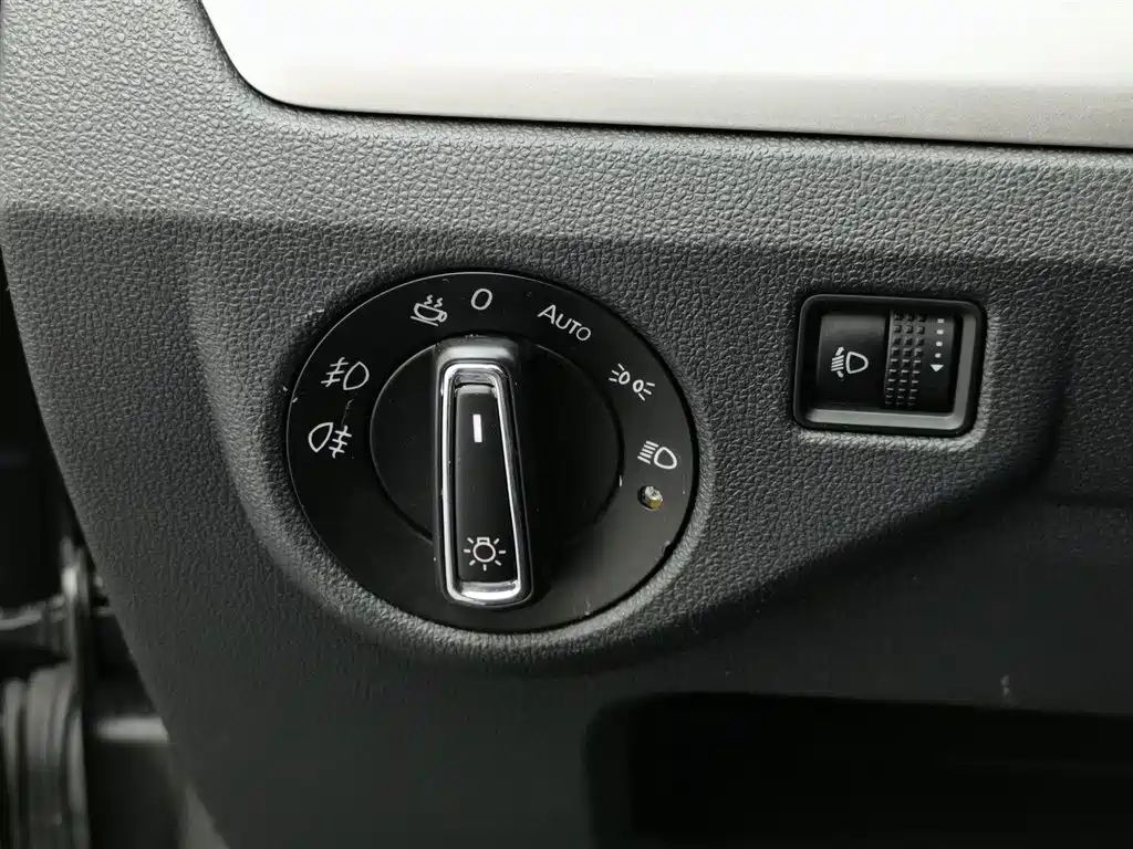 Volkswagen Lavida 2018 — фото 21