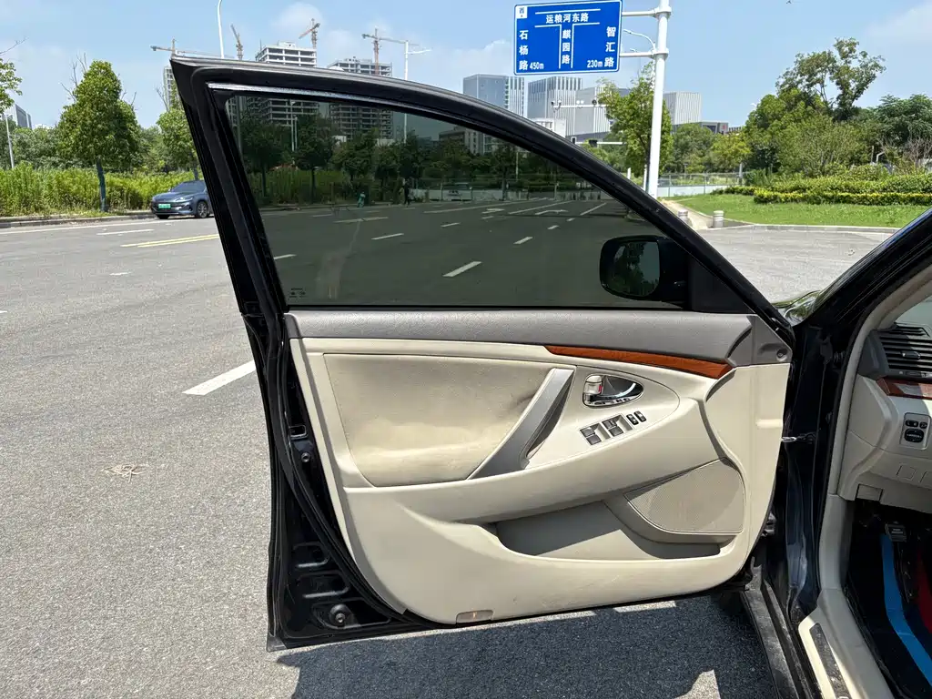 Toyota Camry 2014 — фото 12