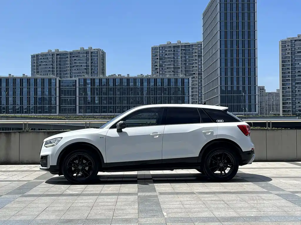 Audi Q2L 2020
