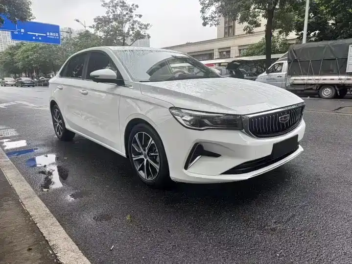 Geely Emgrand 2021