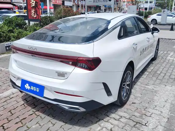 Kia K5 2025