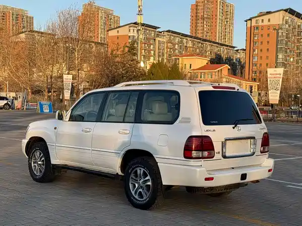 Lexus LX 2005