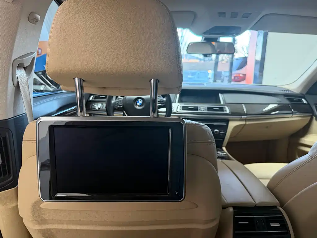 BMW 7 Series 2013 — фото 12