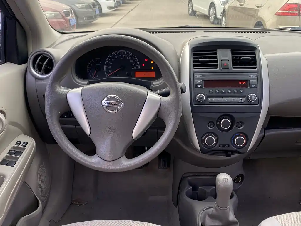 Nissan Sunny 2016 — фото 11