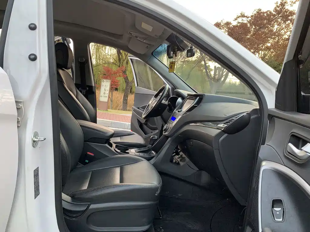 Hyundai Santa Fe 2015 — фото 15