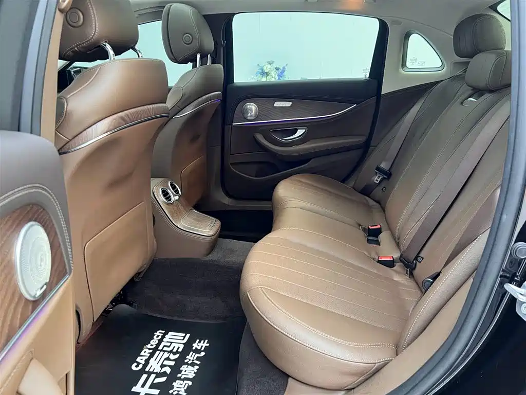 Mercedes-Benz E-Class 2023 — фото 18
