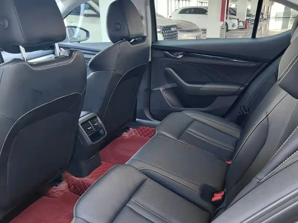 Skoda Octavia 2023 — фото 12