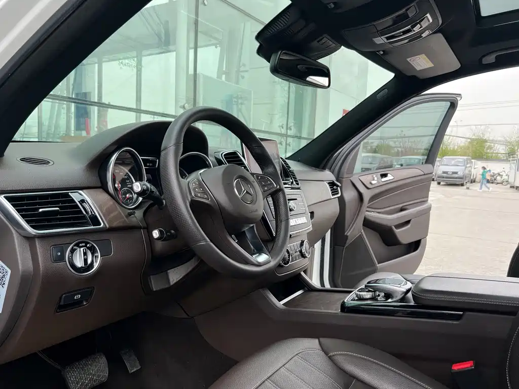 Mercedes-Benz GLE 2016 — фото 10