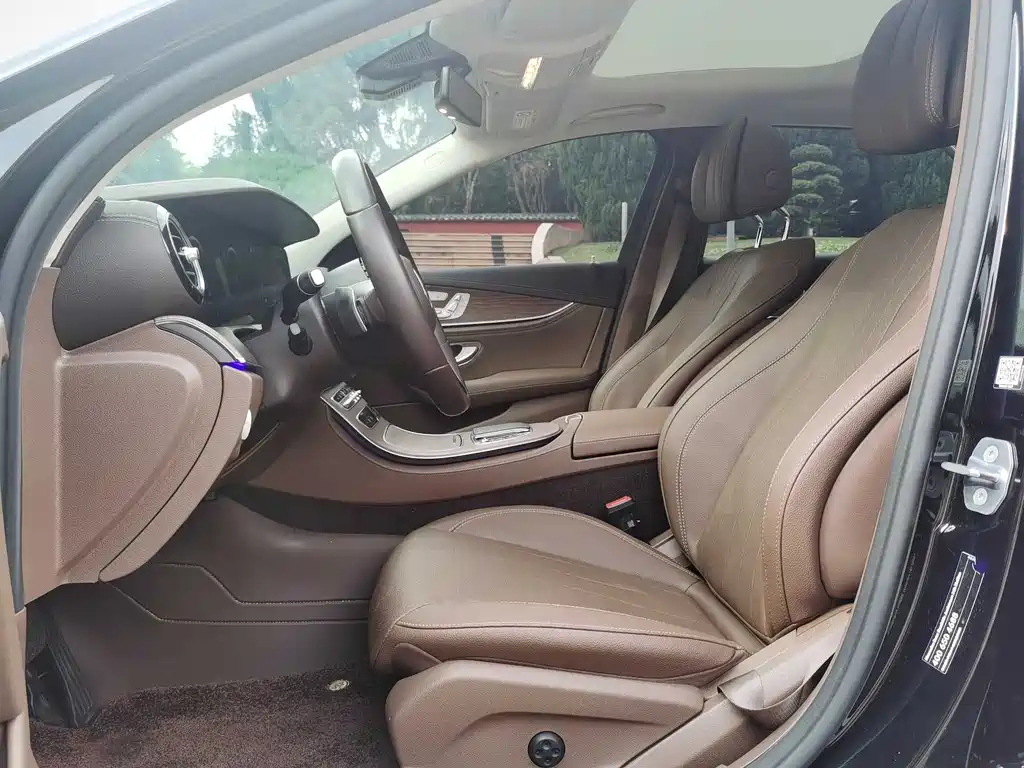 Mercedes-Benz E-Class 2023 — фото 16