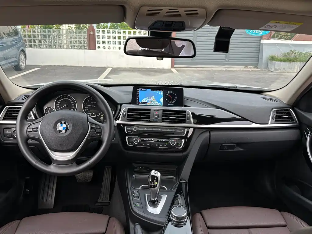 BMW 3 Series 2019 — фото 17