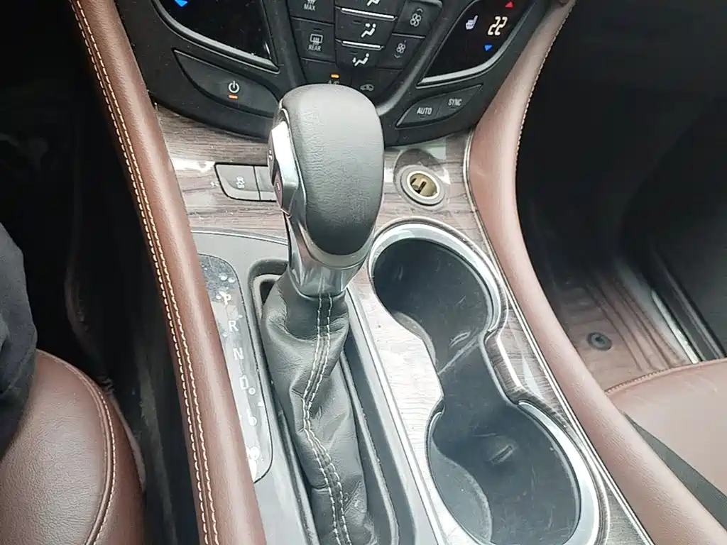 Buick Envision Plus 2016 — фото 14