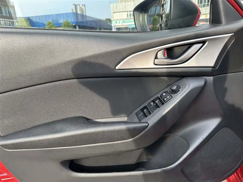 Mazda 3 Axela 2019 — фото 17