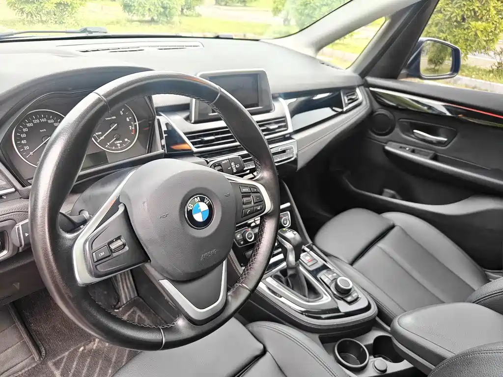 BMW 2 Series Station Wagon 2018 — фото 13