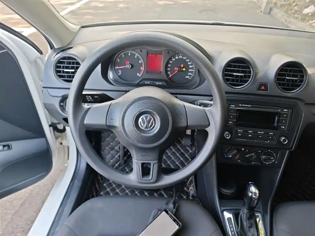 Volkswagen Jetta 2017 — фото 11