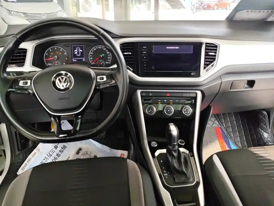 Volkswagen T-Roc 2023 — фото 12