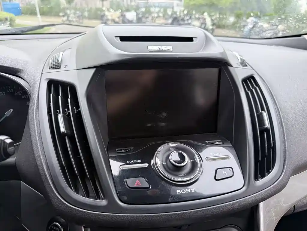 Ford Kuga 2015 — фото 11